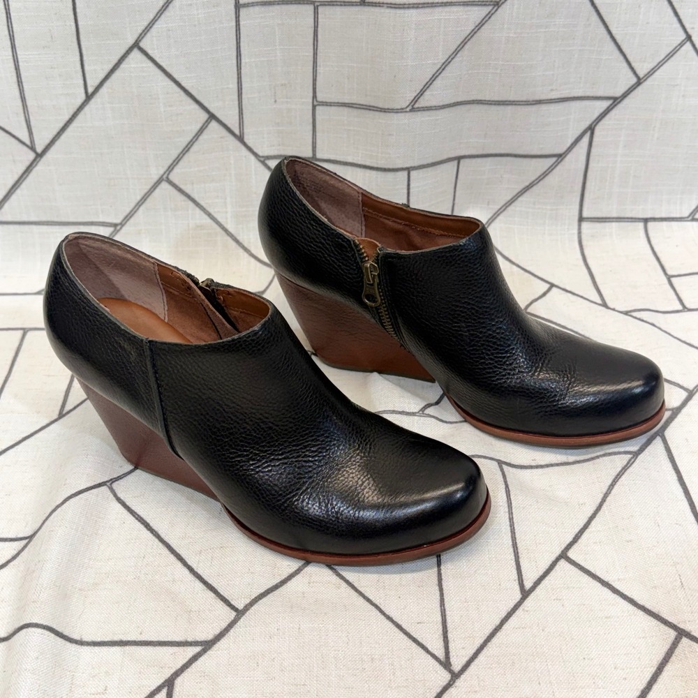 Kork-Ease Wedge Ankle Booties 8.5 Black Leather Side Zip‎ Shooties K39903